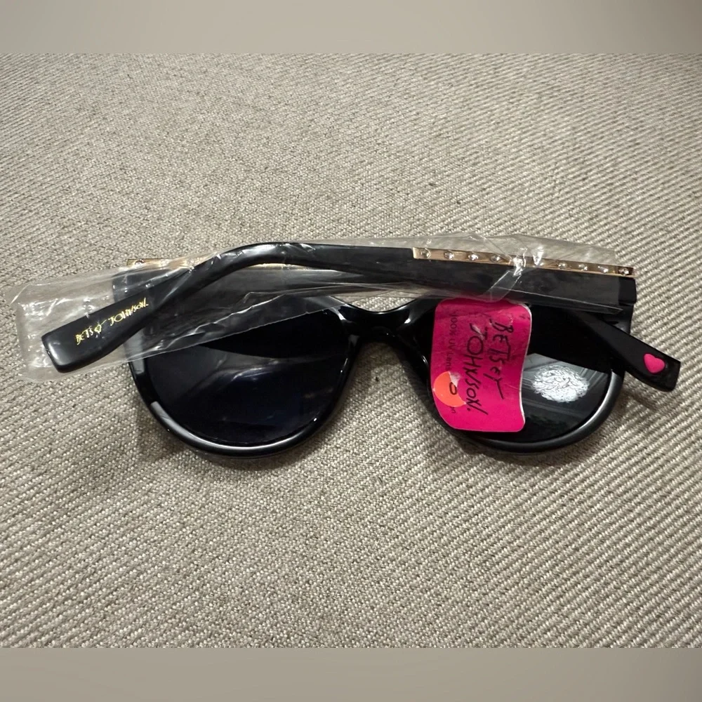 Betsey Johnson Bed-of-Roses Sunglasses NWT
